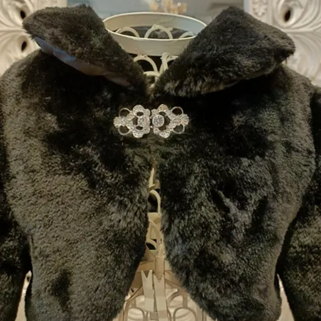 FUR SHRUG BLACK WITH BROOCH image 1