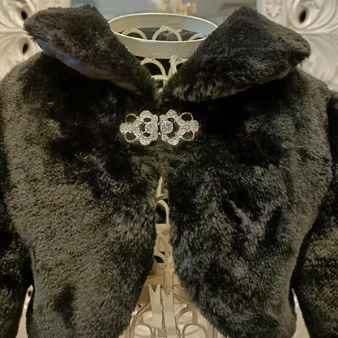 FUR SHRUG BLACK WITH BROOCH image 1